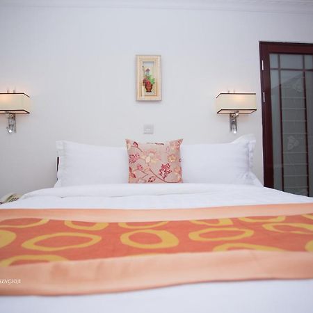 Regency Resort Singida Exteriör bild