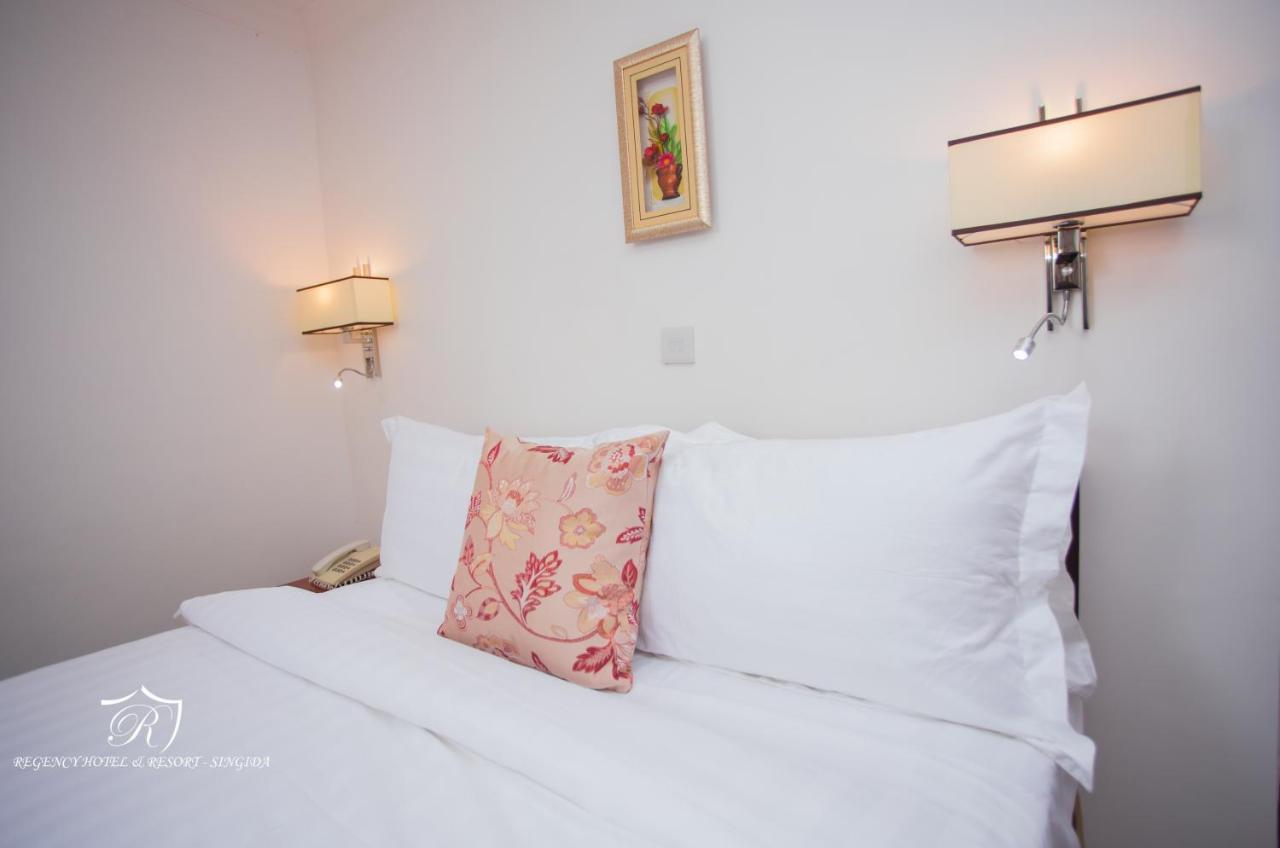 Regency Resort Singida Exteriör bild