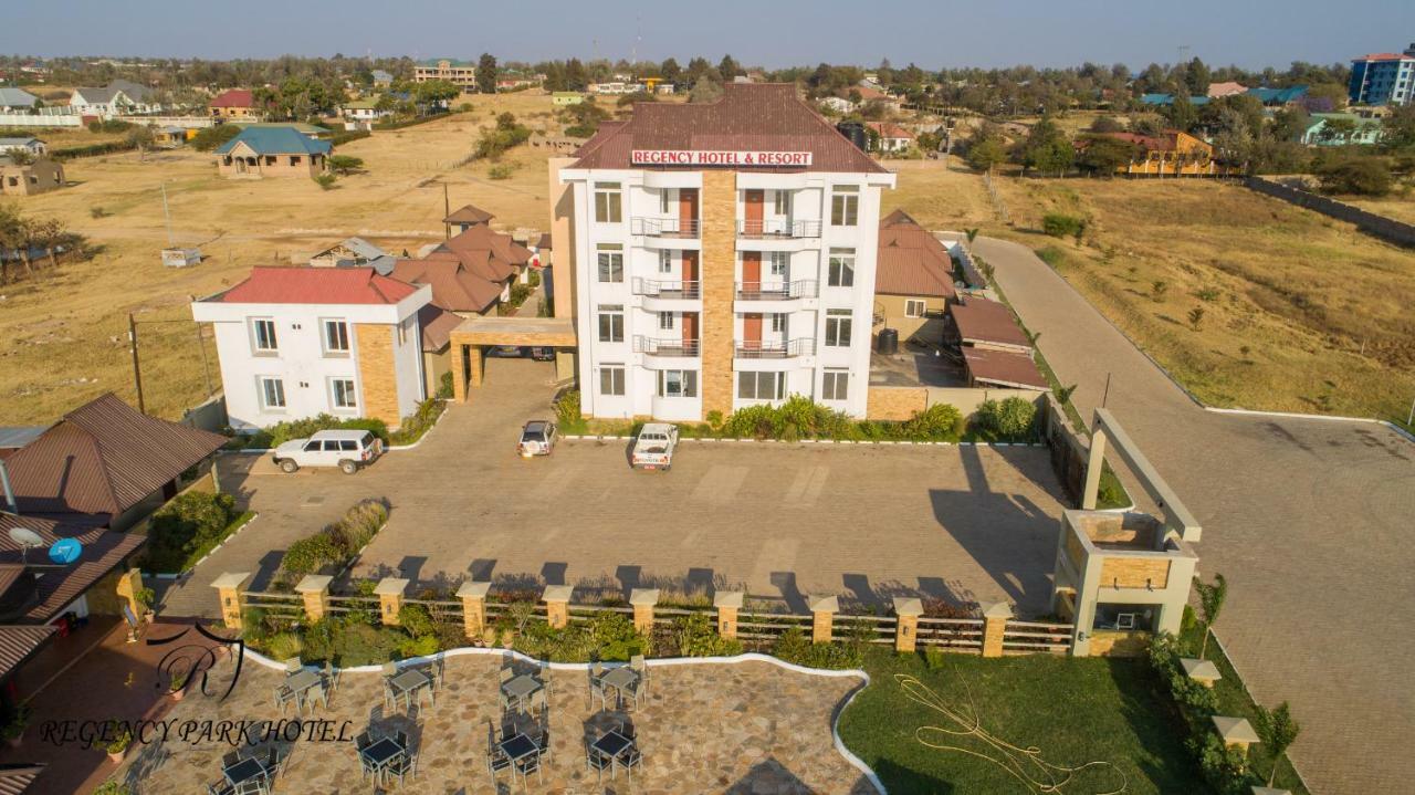 Regency Resort Singida Exteriör bild