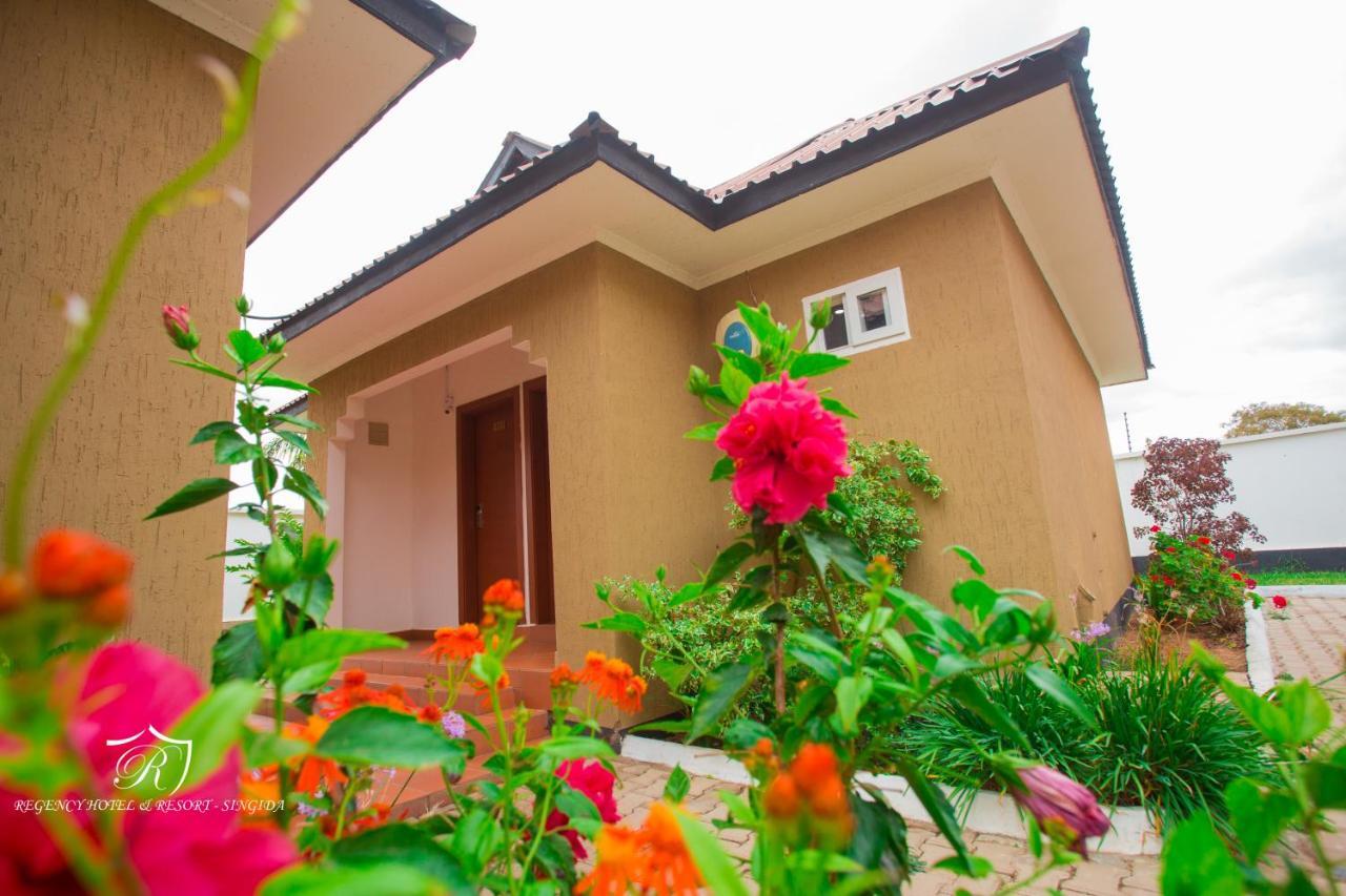 Regency Resort Singida Exteriör bild